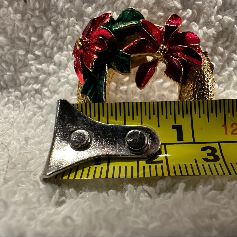 Vintage 1960s Holiday Wreath Brooch Christmas - Picture 4 of 4